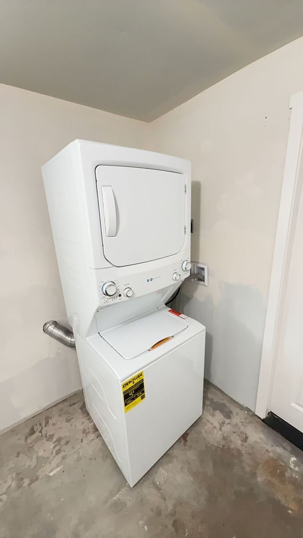 Building Photo - Cozy upgraded 2 bedroom duplex w/ attached 1 car garage in Lakewood available now!