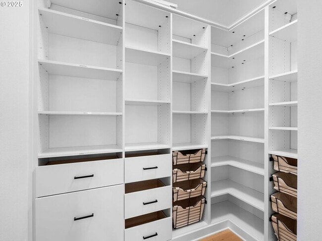 Building Photo - 9010 SW Inez St