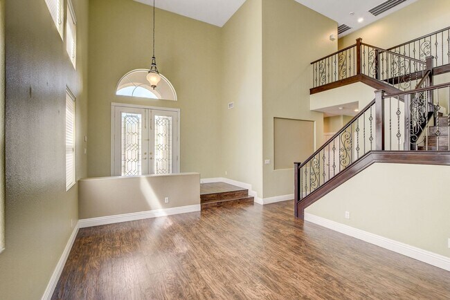 Building Photo - Stunning Summerlin Pool Home!