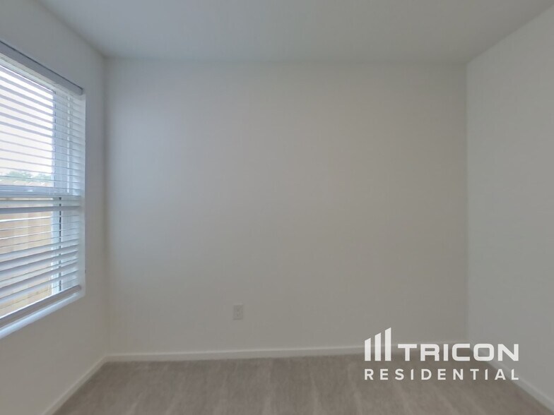 Building Photo - 3065 Dawn Sound Dr