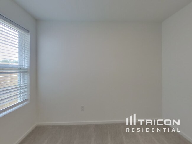 Building Photo - 3065 Dawn Sound Dr