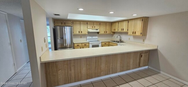 Building Photo - 810 Poinsetta Dr