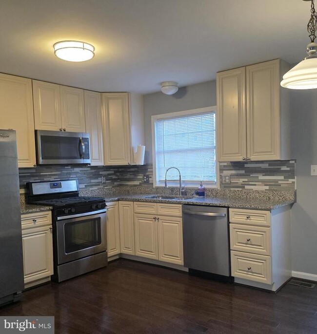 Building Photo - 12977 Abner Ave