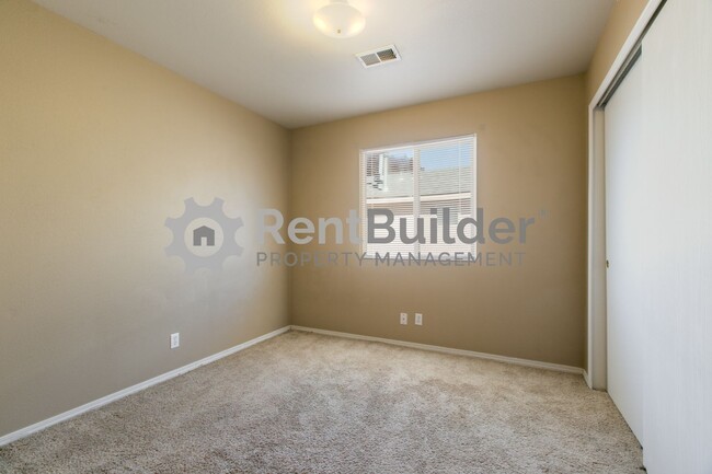 Building Photo - ****LEASE PENDING****PLEASE APPLY AT YOUR ...