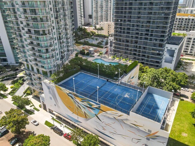 Building Photo - 501 NE 31st St