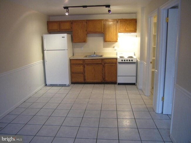 Building Photo - 335 Marshall St