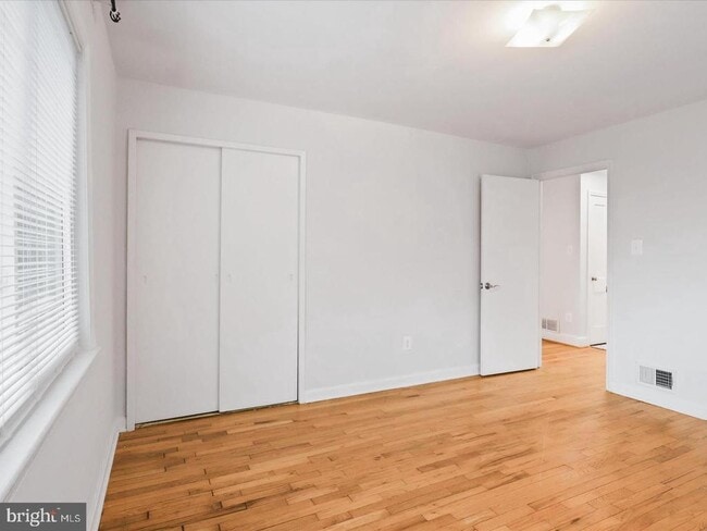 Building Photo - 5883 Blaine Dr