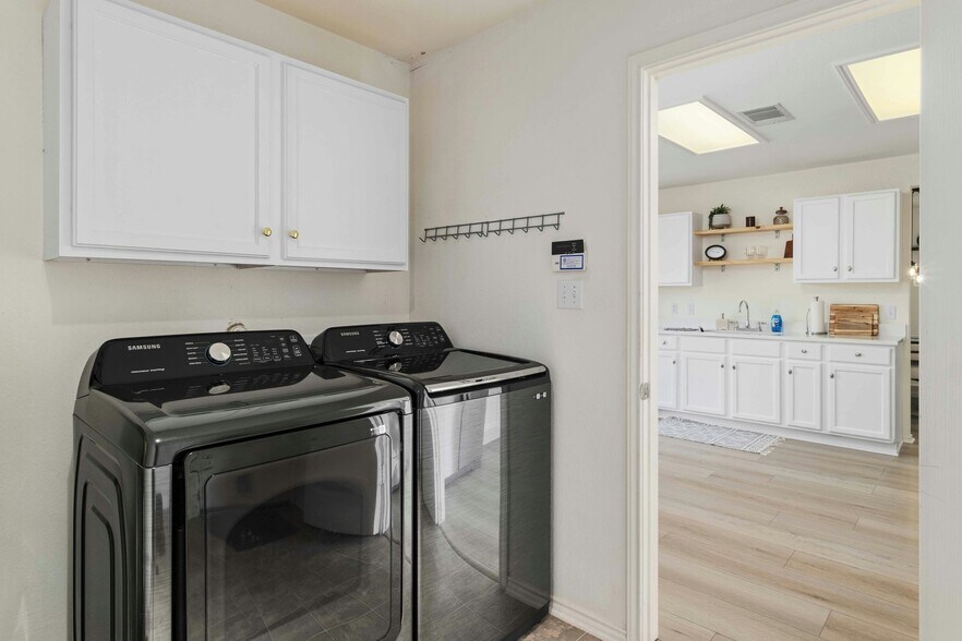 Building Photo - 8513 Kansas River Dr