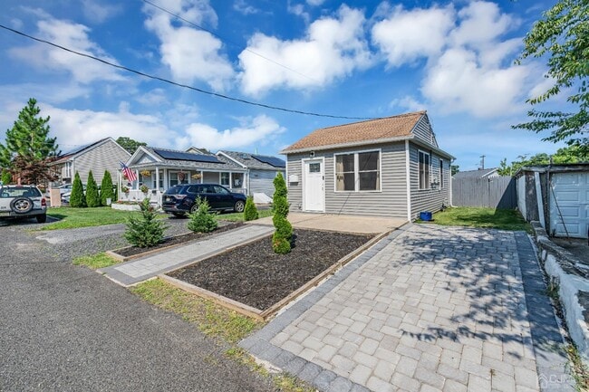 Building Photo - 438 Brookside Ave