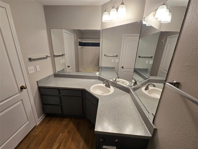 Building Photo - 6000 Shepherd Mountain Cove