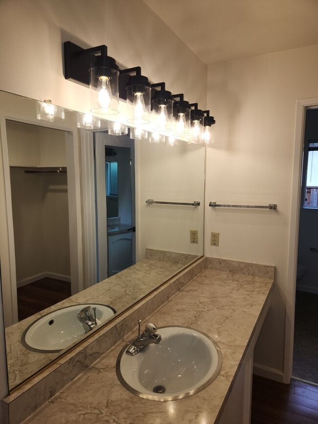 Building Photo - Lovely Home in Oakmont 55+ community