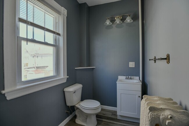 Building Photo - 407-409-409 Bolton St