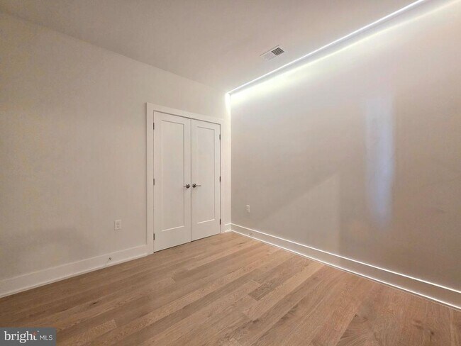 Building Photo - 737 Swann Ave