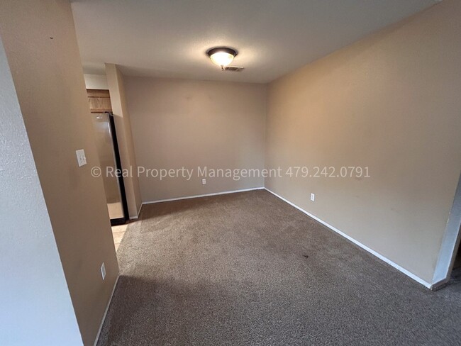 Building Photo - 1003 Trenton Dr