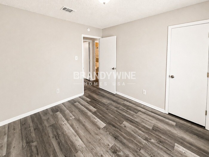 Building Photo - 8428 Raymond Ave