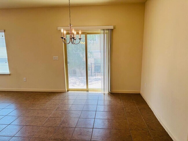 Building Photo - 1620 Bryant Dr