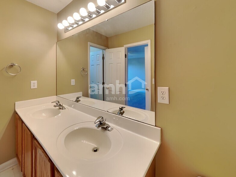 Building Photo - 4813 Mocha Ln