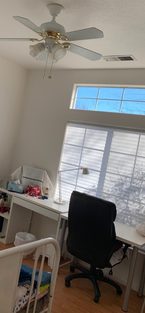 Building Photo - Perfect Location! Steps to schools, Upper Park and Wildwood Park. 3 Bedroom 2 Bath PARTIALLY FURN...