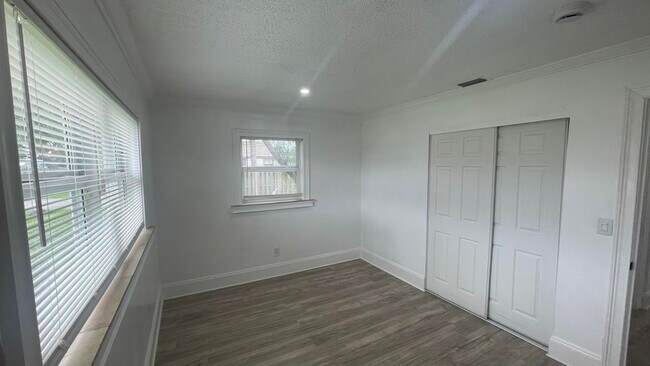 Building Photo - 4779 Bonanza Rd