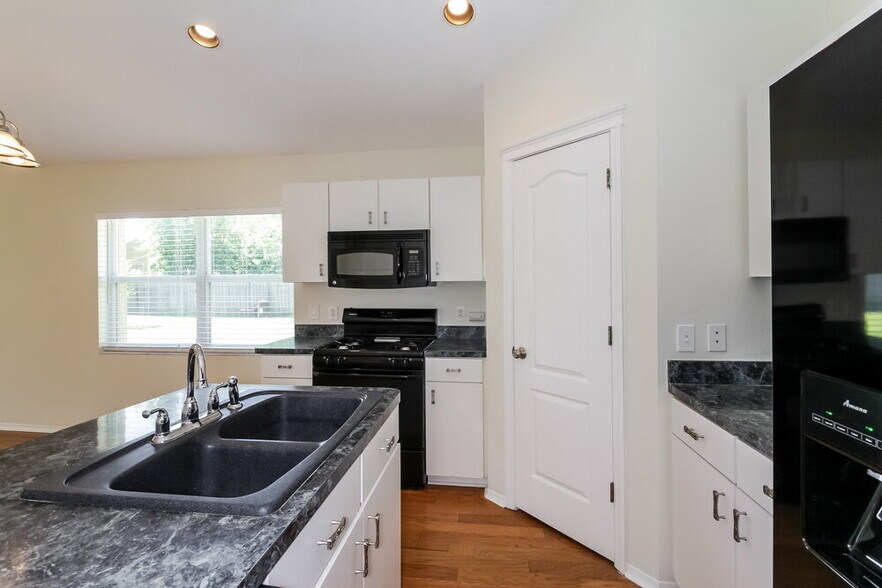 Building Photo - 7623 Clovelly Park Pl