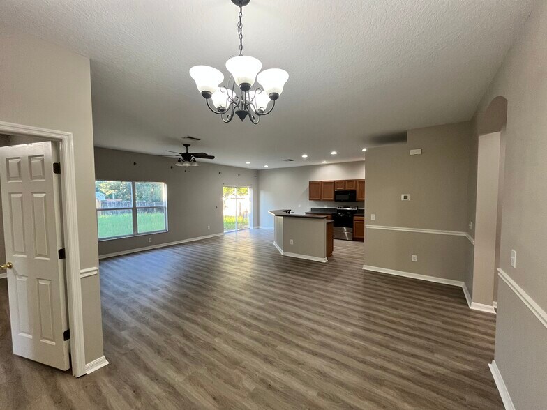 Building Photo - 811 Coade Stone Dr