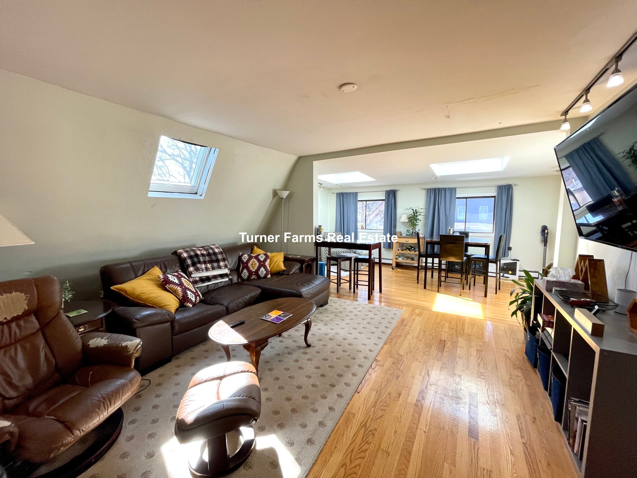 Building Photo - 10 Evergreen Ave