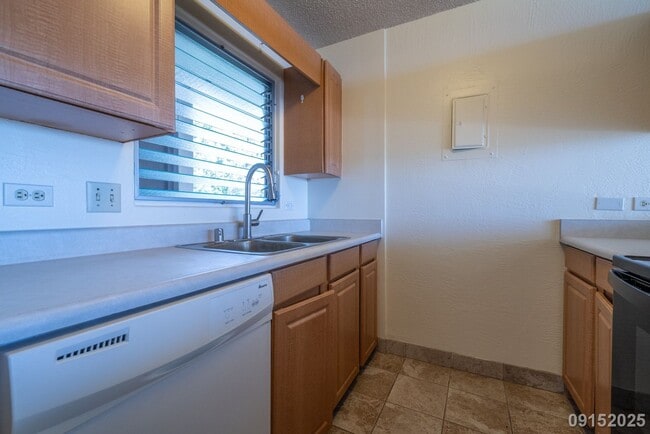 Building Photo - Remodeled 2BR/2BA/2 Covered Parking stalls...