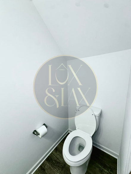 Half Bath - 1604 Lasalle St