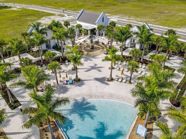 Building Photo - 15660 Goldfinch Cir