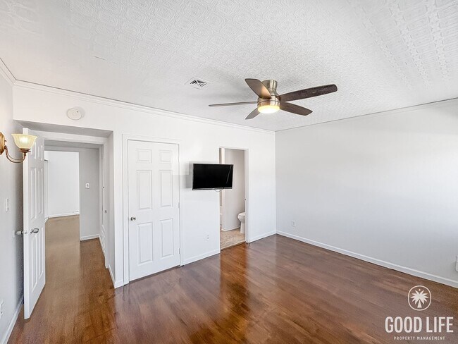 Building Photo - Beautiful 2B/1.5BA Condo For Rent In Unive...