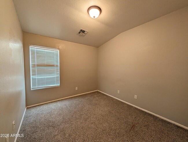 Building Photo - 738 E Saddle Way