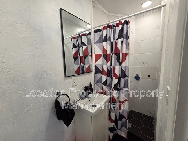 Building Photo - 1311 W 19th Terrace