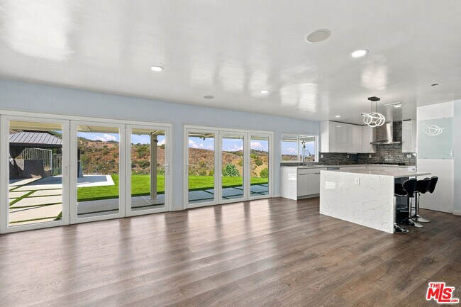 Building Photo - 4355 Chaumont Rd