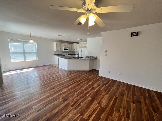 Building Photo - 7105 Tierra Roja St