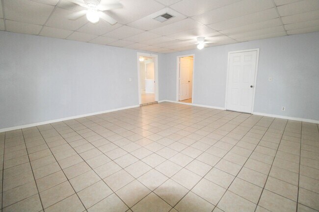 Building Photo - 10535 Breeds Hill Dr