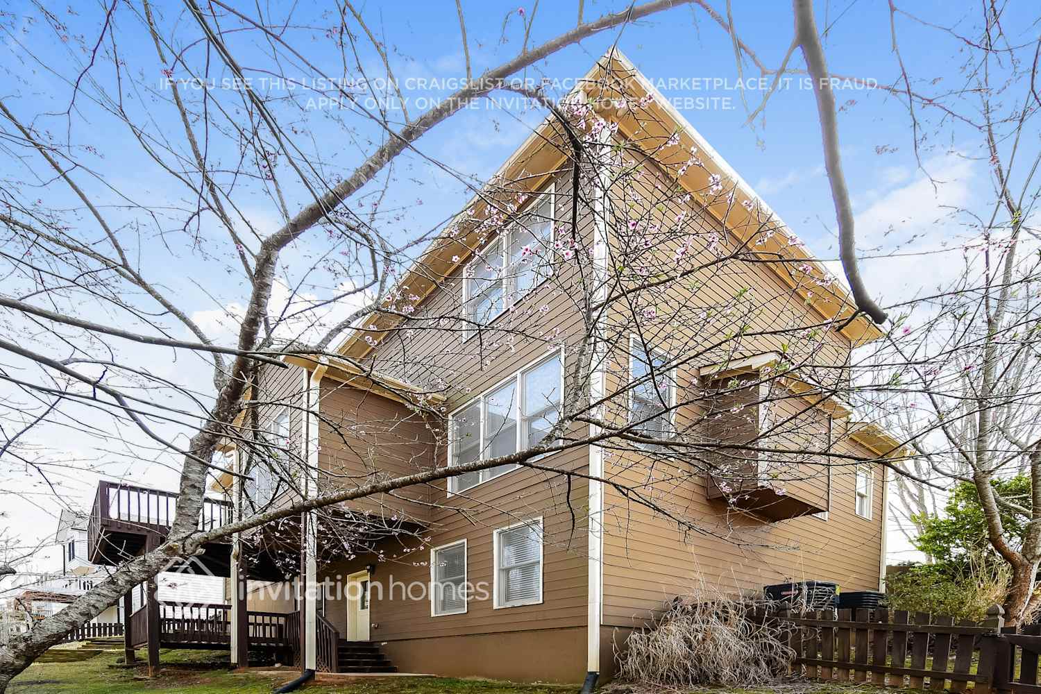 Building Photo - 2026 Castlemaine Cir