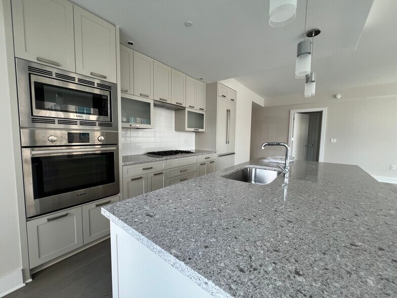 Kitchen - 4960 Fairmont Ave