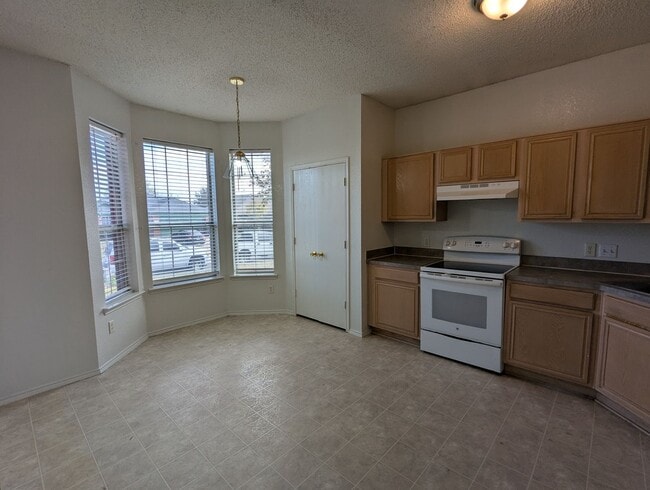 Building Photo - 3 Bedroom Home in West Fort Worth