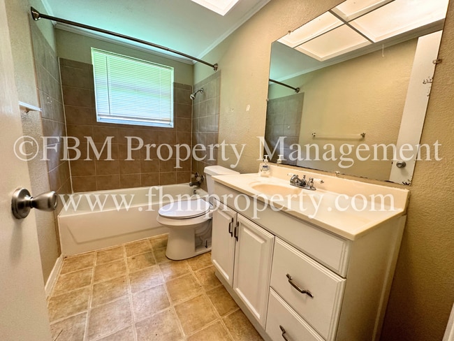Building Photo - 509 Lake Shore Dr