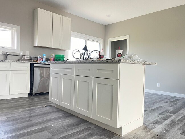Building Photo - Newly rebuilt house in the heart of Elkhorn