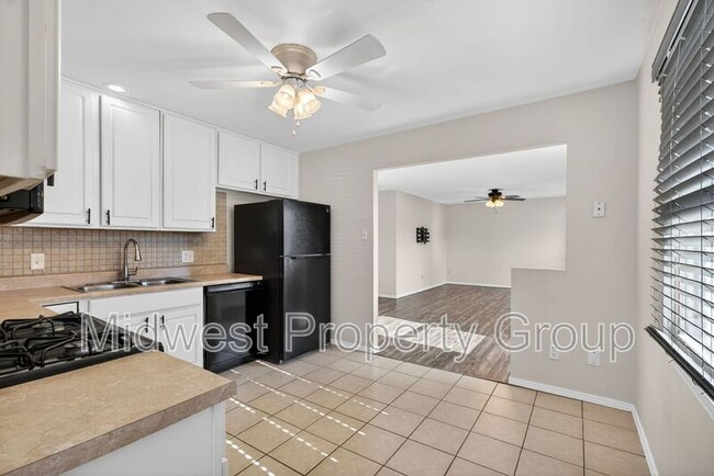 Building Photo - 36 Jamestown Dr