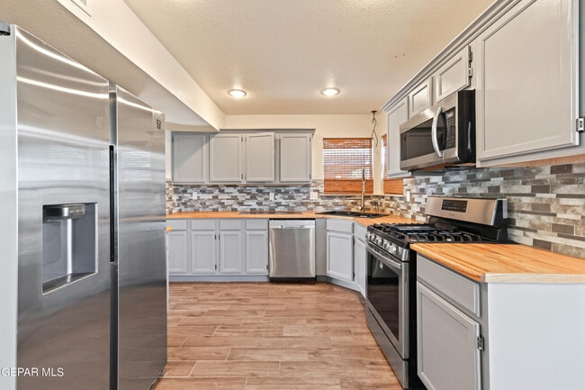 Building Photo - 11236 Northview Dr