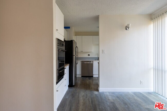 Building Photo - 11133 ROSE Ave