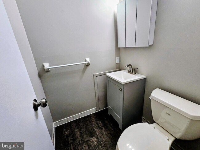 Building Photo - 1519 Roosevelt Dr