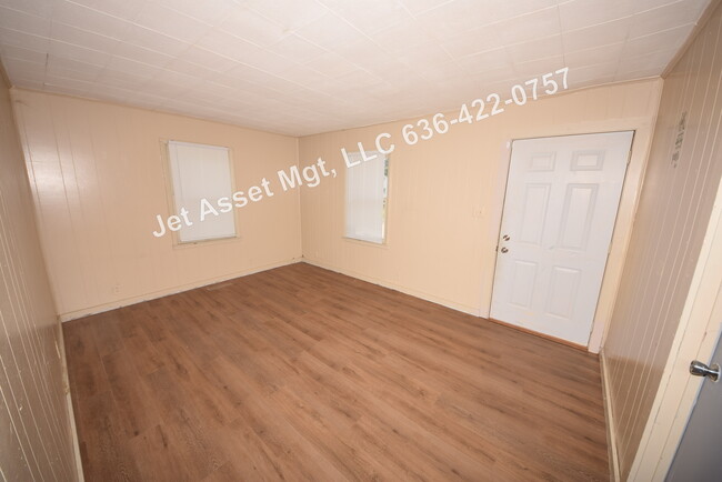 Building Photo - HOUSE for RENT 2 bed, 1 bath