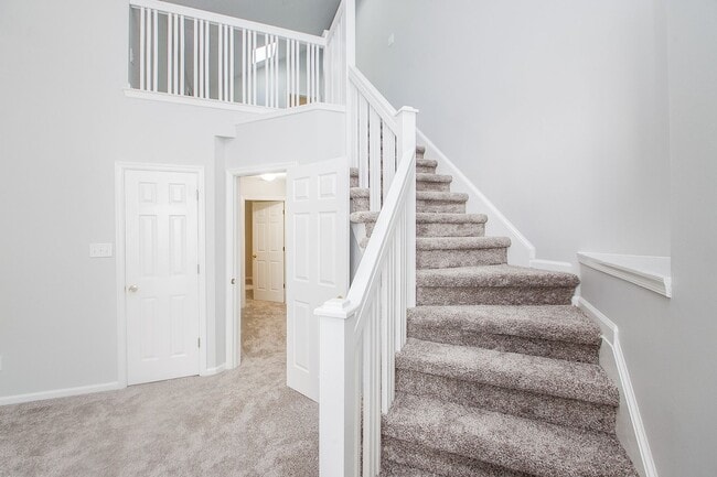 Building Photo - 2 Bedroom 2.5 Bathrooms in South Chesapeake