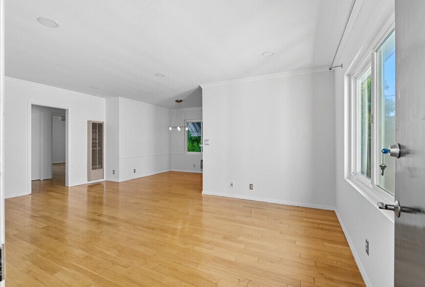 Building Photo - 1929 Tamarind Ave