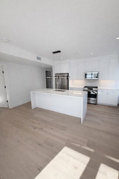 Building Photo - 65 L St