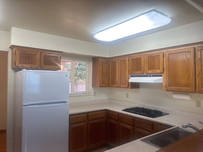 Building Photo - 2149 Woodcrest Ct