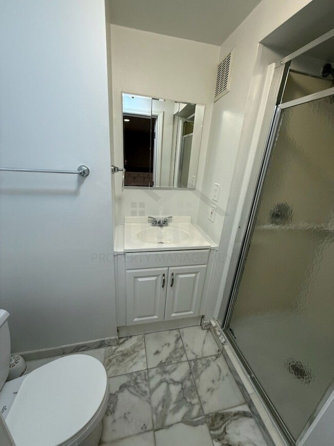 Building Photo - 1702 Graefield Rd